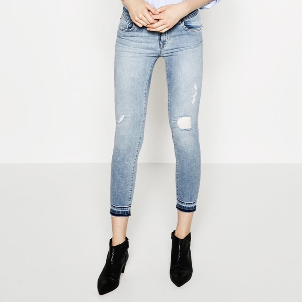 LOWEST Zara Light Wash Mid Rise Skinny Jeans - 4